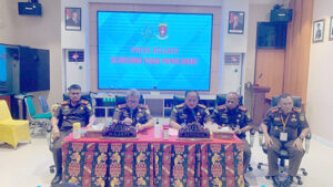 Kajati-Papua-Barat-Muhammad-Syarifuddin-saat-pimpin-konfrensi-persnya-di-kantor-Kejati-Papua-Barat-2